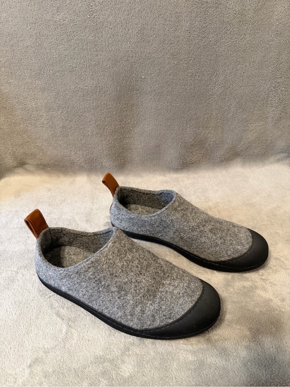 Huckberry Men's Grey/Black Wool Handcrafted Slip-On Slippers Size US 7M